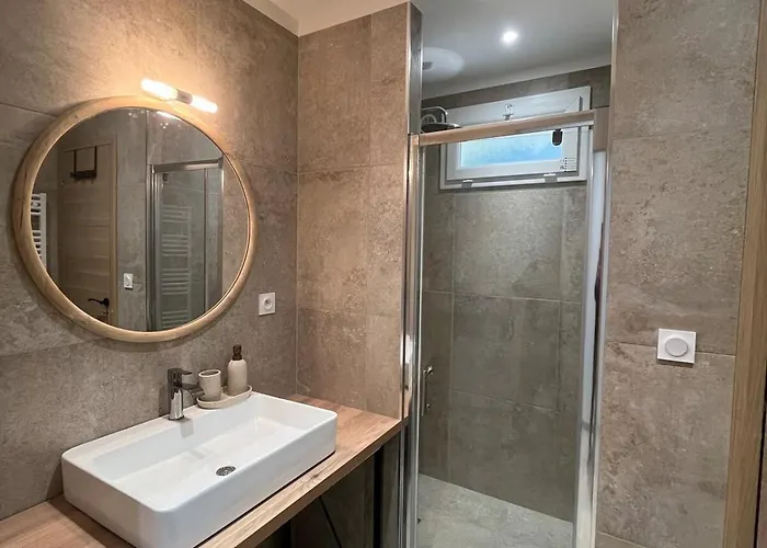 Rez-de-villa Avec Terrasse Privative Sur Jardin Ajaccio (Corsica)