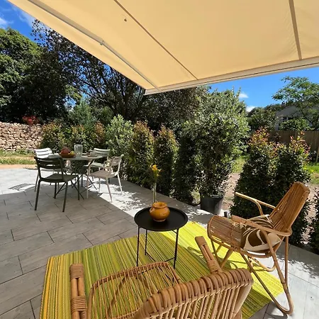 Appartement Rez-de-villa Avec Terrasse Privative Sur Jardin Ajaccio (Corsica)