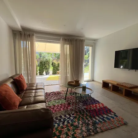 Rez-de-villa Avec Terrasse Privative Sur Jardin Appartement Ajaccio (Corsica)
