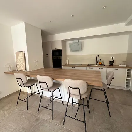 Rez-de-villa Avec Terrasse Privative Sur Jardin * Ajaccio (Corsica)