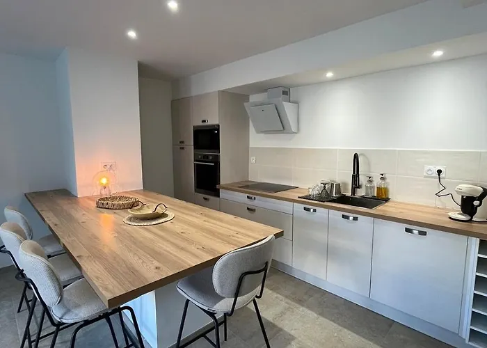 Rez-de-villa Avec Terrasse Privative Sur Jardin Appartement Ajaccio (Corsica)